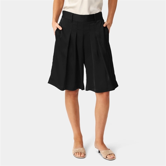 Karmamia Bermuda Shorts, Hammered Black